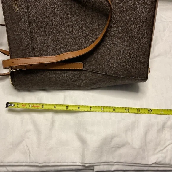 NEW Michael Kors Voyager Tote In Brown & Acorn - Picture 5 of 10